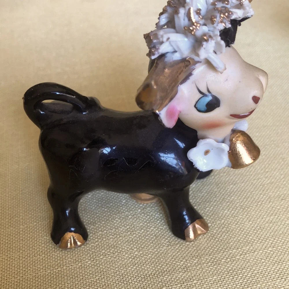 VTG RARE NOV CO Black And Gold Bull Salt/Pepper Shakers